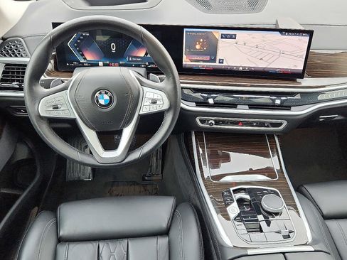 Certified 2024 BMW X7 xDrive40i image 11