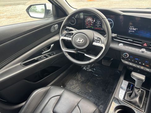Used 2025 Hyundai Elantra Limited image 30