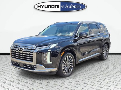 Certified 2025 Hyundai Palisade Calligraphy FWD image 12