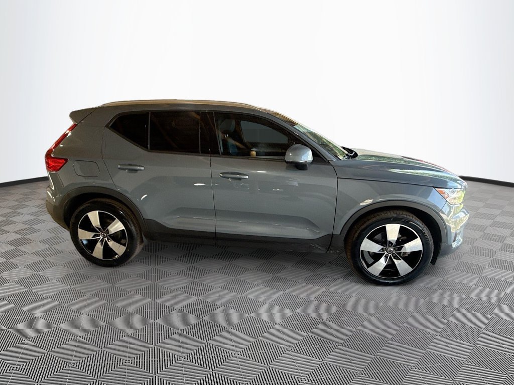 Used 2021 Volvo XC40 T5 Momentum w/ Protection Package Premier AWD/4WD image 5