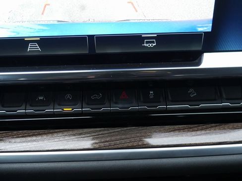 Used 2022 Chevrolet Silverado 1500 LT w/ Z71 Off-Road Package image 18