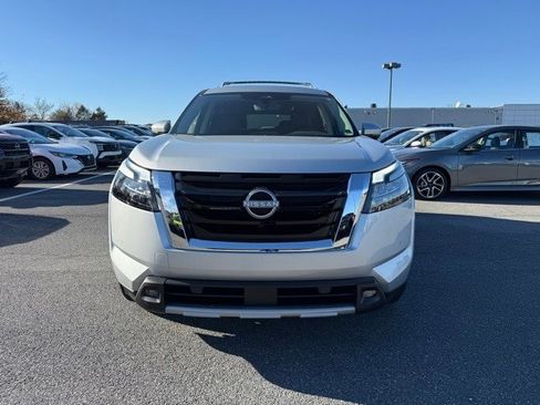 New 2025 Nissan Pathfinder SL w/ SL Premium Package image 3