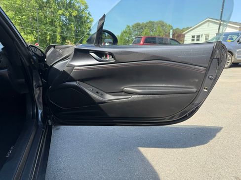 Used 2016 MAZDA MX-5 Miata Club image 21