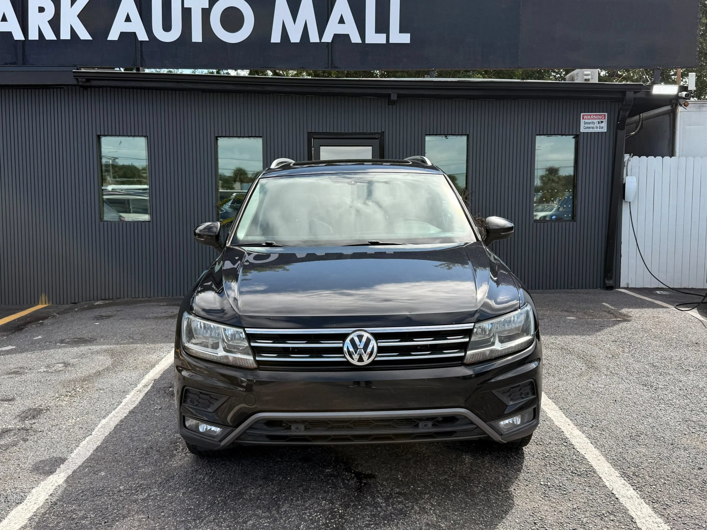 Used 2019 Volkswagen Tiguan SEL AWD/4WD image 2