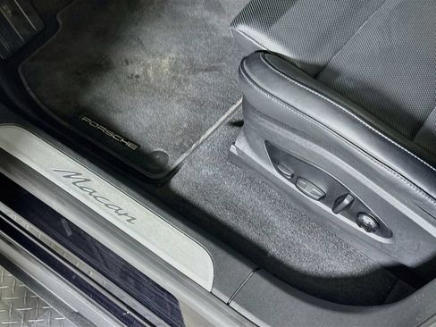 Certified 2025 Porsche Macan Electric RWD image 22