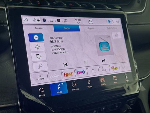 New 2025 Jeep Grand Cherokee Overland w/ Luxury Tech Group IV AWD/4WD image 13