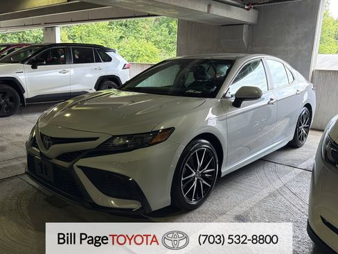 Used 2024 Toyota Camry SE w/ Cold Weather Package FWD image 1