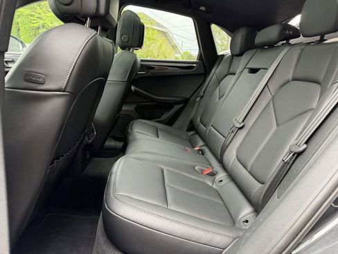 Certified 2025 Porsche Macan AWD/4WD image 15