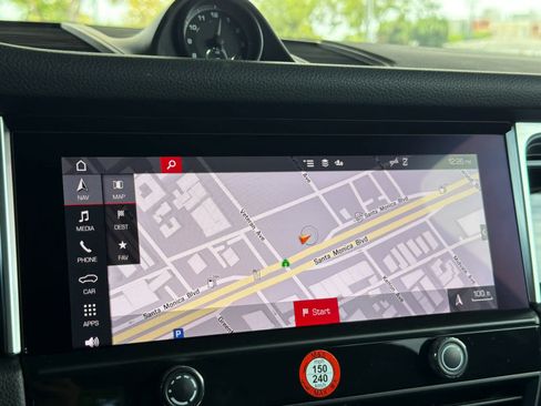 Certified 2023 Porsche Macan AWD/4WD image 22