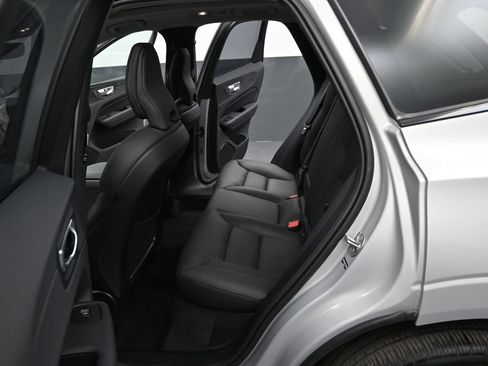 Used 2025 Volvo XC60 B5 Plus AWD/4WD image 11