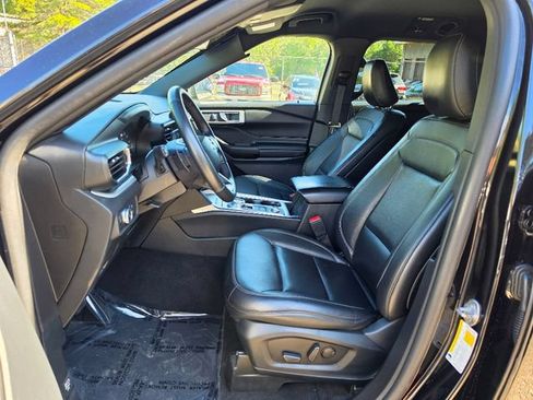 Used 2020 Ford Explorer XLT w/ Equipment Group 202A AWD/4WD image 21