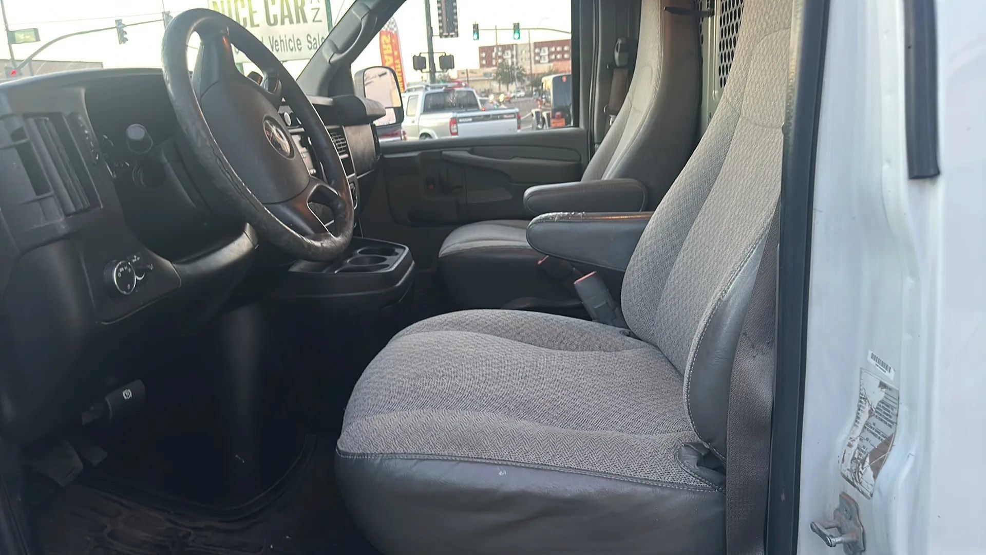 Used 2010 Chevrolet Express 2500 RWD image 14