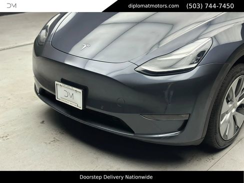 Used 2022 Tesla Model Y Long Range image 10