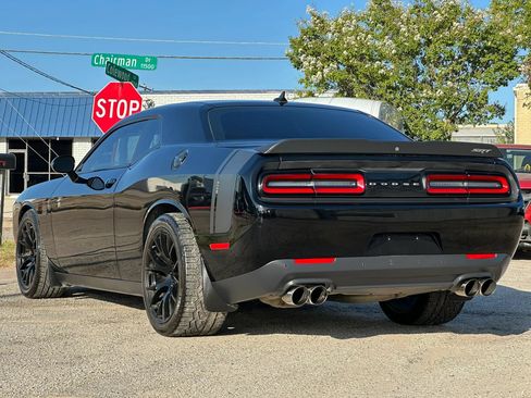 Used 2015 Dodge Challenger R/T Scat Pack w/ Scat Pack Appearance Package RWD image 7
