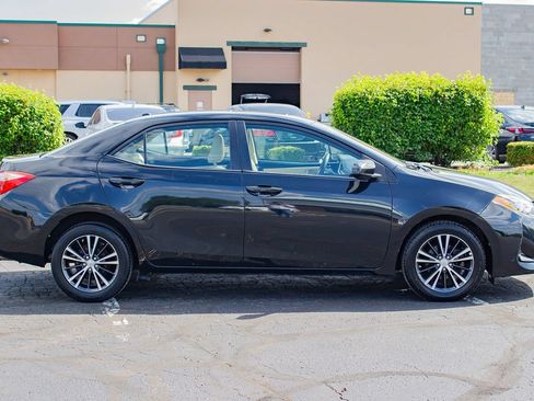 Used 2017 Toyota Corolla LE w/ LE Premium Package w/Moonroof FWD image 11