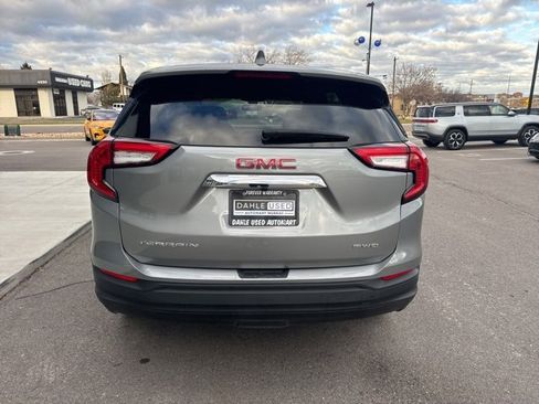 Used 2024 GMC Terrain SLE image 5