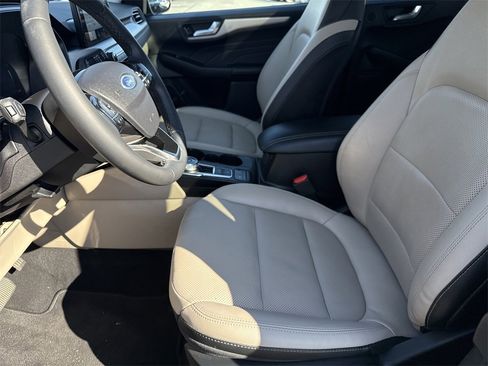 Used 2022 Ford Escape SEL w/ Technology Package image 8