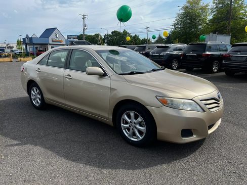 Used 2011 Toyota Camry LE w/ LE Extra-Value Pkg FWD image 1