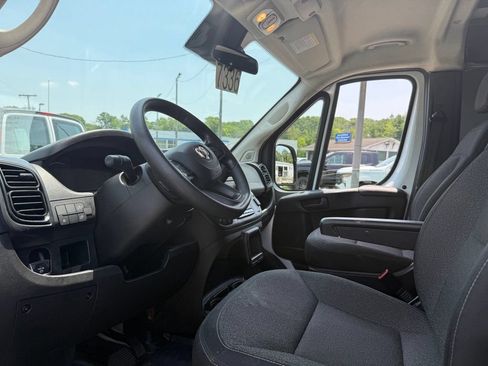 Used 2025 RAM ProMaster 2500 w/ U-Haul Equipment Group FWD image 21