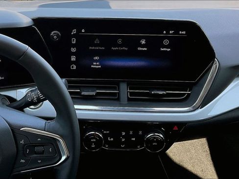 Used 2025 Chevrolet Trax LT w/ Sunroof Package FWD image 13