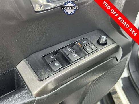 Certified 2022 Toyota Tacoma TRD Off-Road image 19