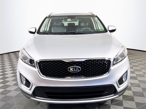 Used 2018 Kia Sorento EX image 2