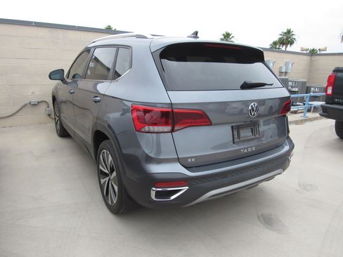 Used 2022 Volkswagen Taos SE FWD image 4