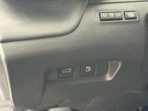 Used 2024 Toyota Crown Limited image 14