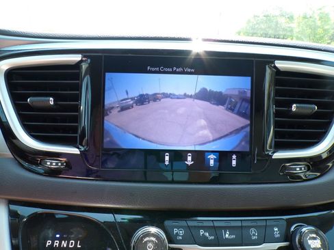 Used 2023 Chrysler Pacifica Touring-L FWD image 20