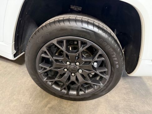 Used 2023 Jeep Grand Cherokee L Summit w/ Advanced Protech Group IV image 26