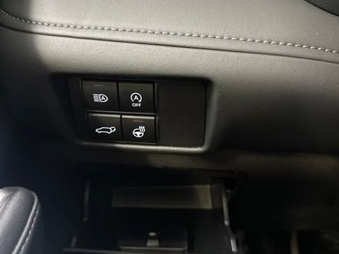 Used 2024 Toyota Highlander XLE AWD/4WD image 41