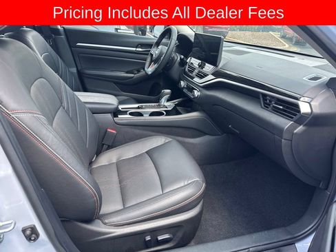 Used 2025 Nissan Altima 2.5 SR w/ SR Premium Package FWD image 8