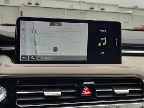 Used 2025 Genesis G70 2.5T image 26