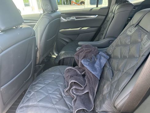 Used 2024 Cadillac XT6 Sport w/ Technology Package image 10