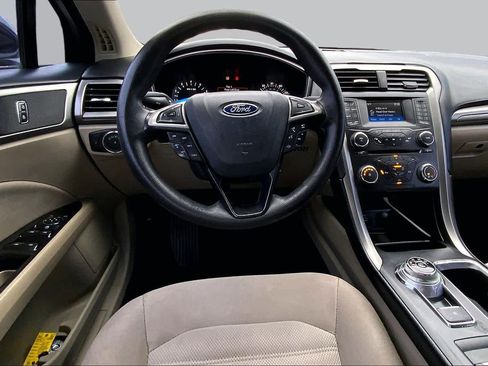 Used 2017 Ford Fusion SE FWD image 5