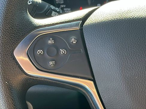 Used 2022 Chevrolet Traverse LS image 16