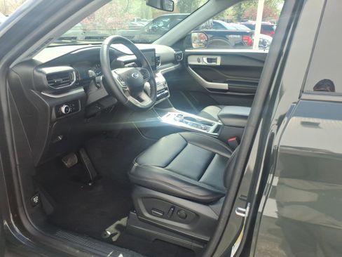 Certified 2023 Ford Explorer XLT w/ Equipment Group 202A AWD/4WD image 13