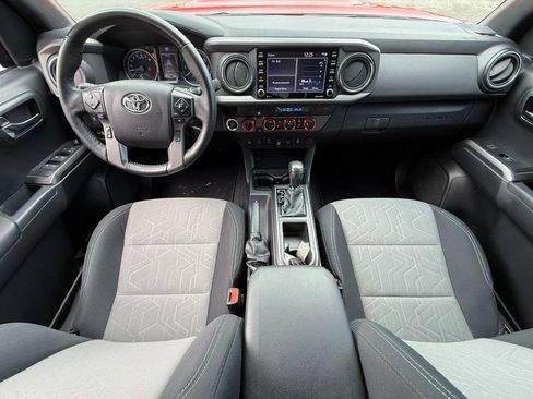 Used 2021 Toyota Tacoma TRD Sport w/ Technology Package AWD/4WD image 8