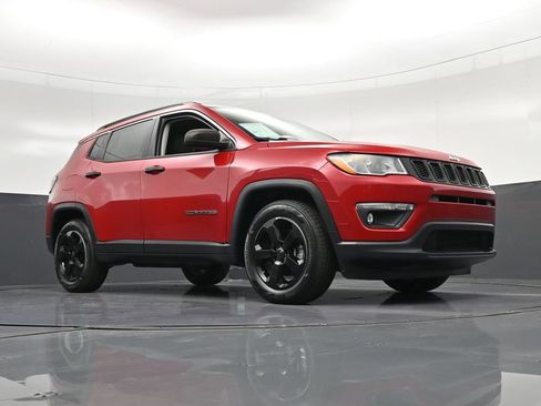 Used 2021 Jeep Compass Latitude FWD image 23