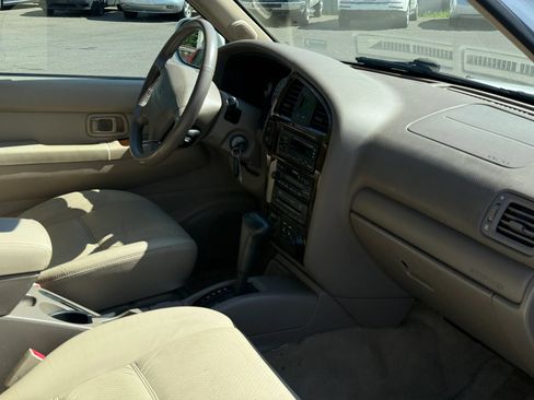 Used 2001 Nissan Pathfinder LE AWD/4WD image 21