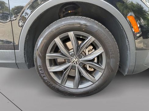 Used 2023 Volkswagen Tiguan SE w/ Panoramic Sunroof Package AWD/4WD image 6