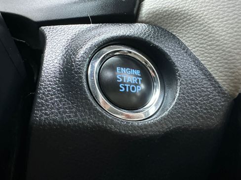 Used 2022 Toyota RAV4 XLE Premium AWD/4WD image 22