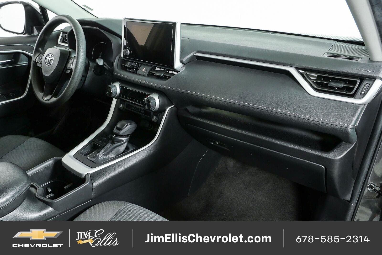 Used 2024 Toyota RAV4 XLE FWD image 22