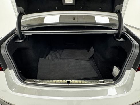 Used 2022 BMW 750i xDrive w/ Autobahn Package image 32