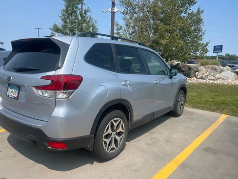 Used 2023 Subaru Forester Premium AWD/4WD image 6