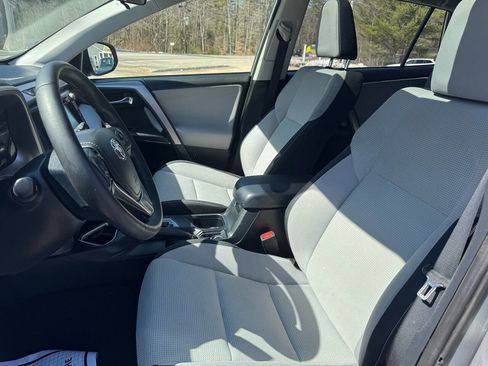 Used 2018 Toyota RAV4 XLE image 21