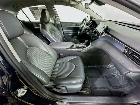 Used 2024 Toyota Camry SE image 11