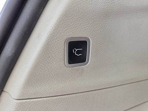 Used 2023 Chrysler Pacifica Limited FWD image 11