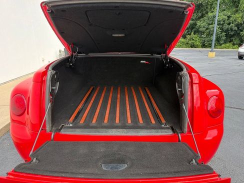 Used 2004 Chevrolet SSR w/ Preferred Equipment Group RWD image 12