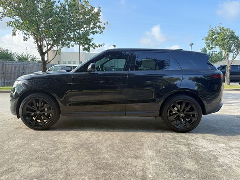 Used 2024 Land Rover Range Rover Sport SE AWD/4WD image 2